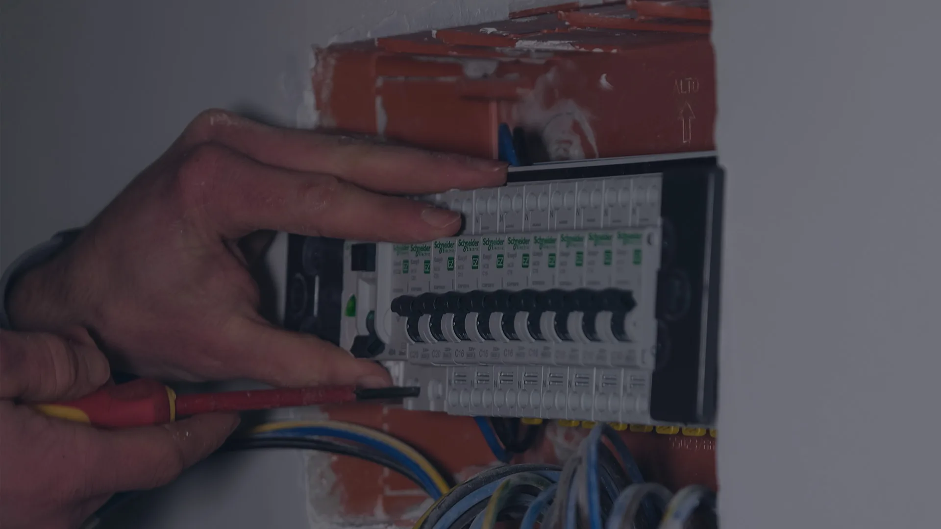 Instalime elektrike Tekniku